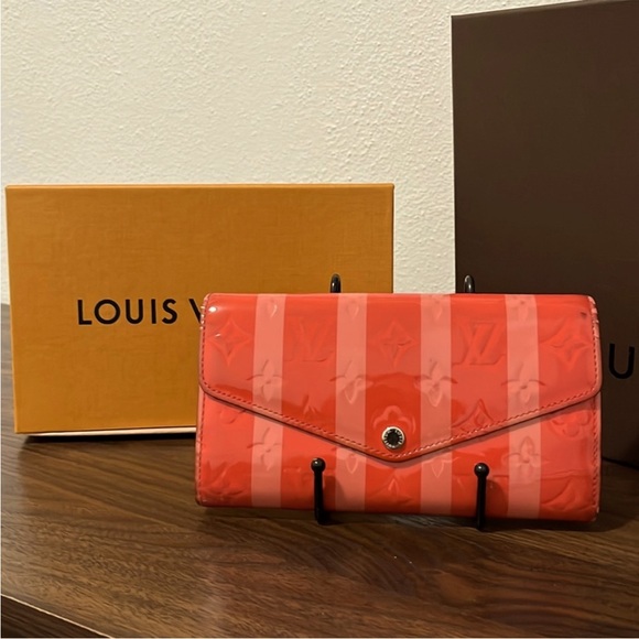 Louis Vuitton Handbags - 🔥LOUIS VUITTON Vernis Reyur Portefeuille Sarah Limited edition Poppy Petal 1500$